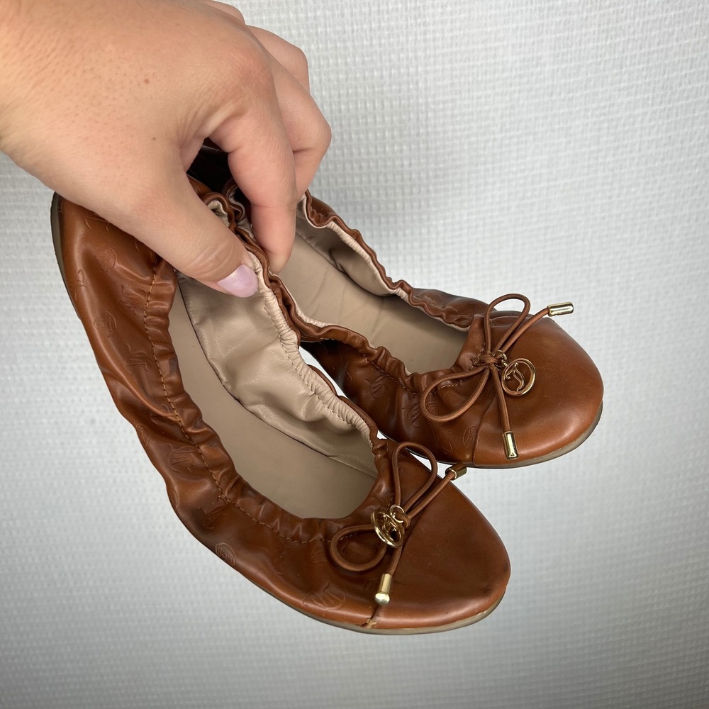 Juicy Couture Womens Brown Embossed Logo Ballet Flats Bow Charm Size 6 M